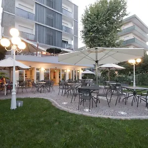 hotel-corona-riccione.riccione-hotels.org/